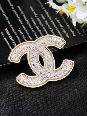 🍡🍡Chanel Pink Enamel & Full-Pavé Double C Brooch🔔🔔